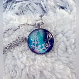 Snowflake necklace